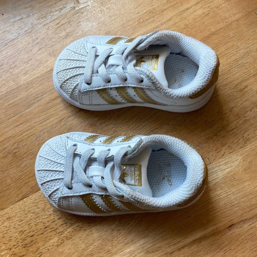 Adidas superstars